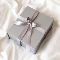 Подарункові коробки